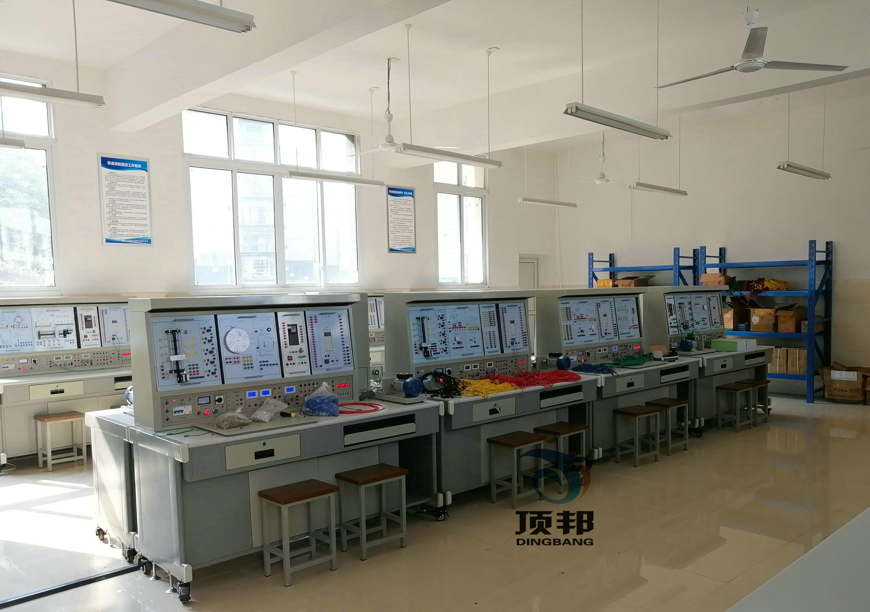 PLC可编程控制器实训装置(图1) PLC可编程控制器实训装置