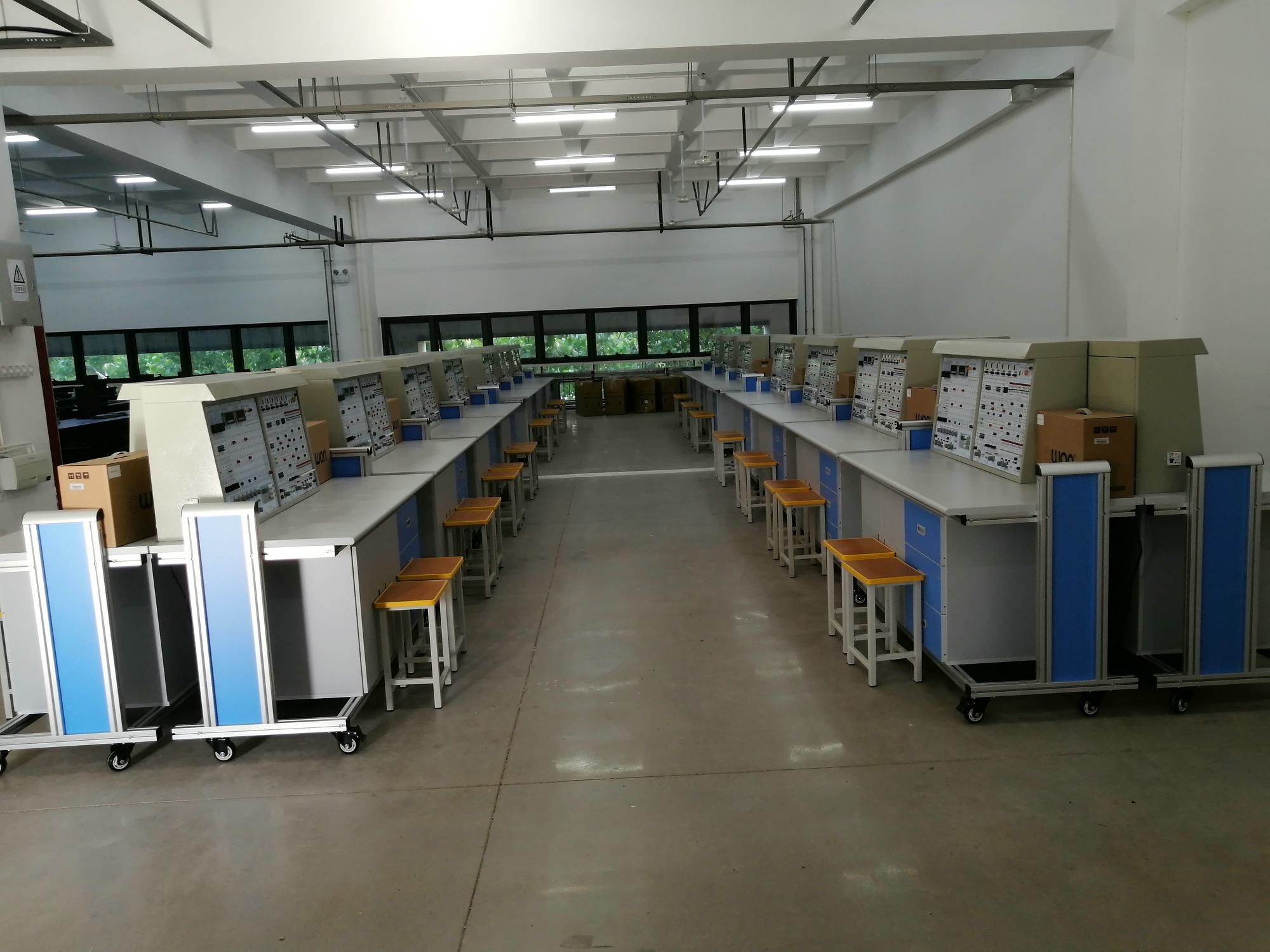 电子学综合实验装置(图4) 电子学综合实验装置
