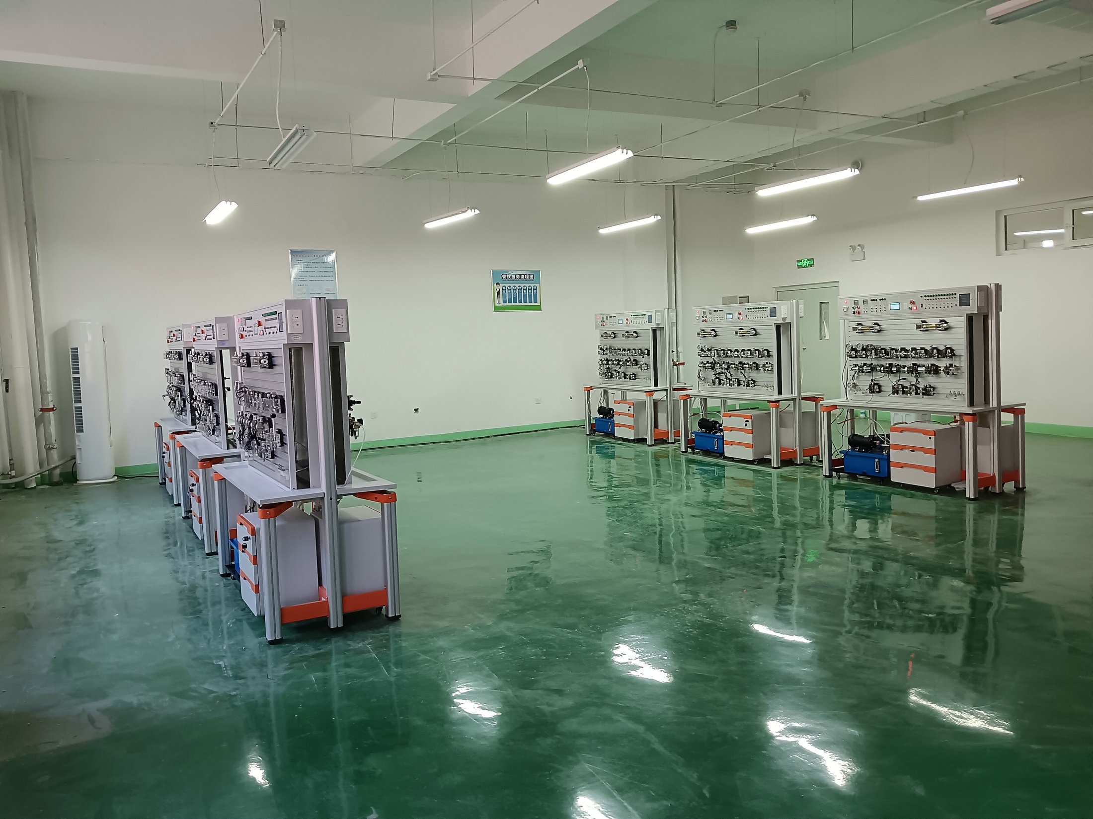 液压气动PLC控制综合实训装置(图3) 液压气动PLC控制综合实训装置